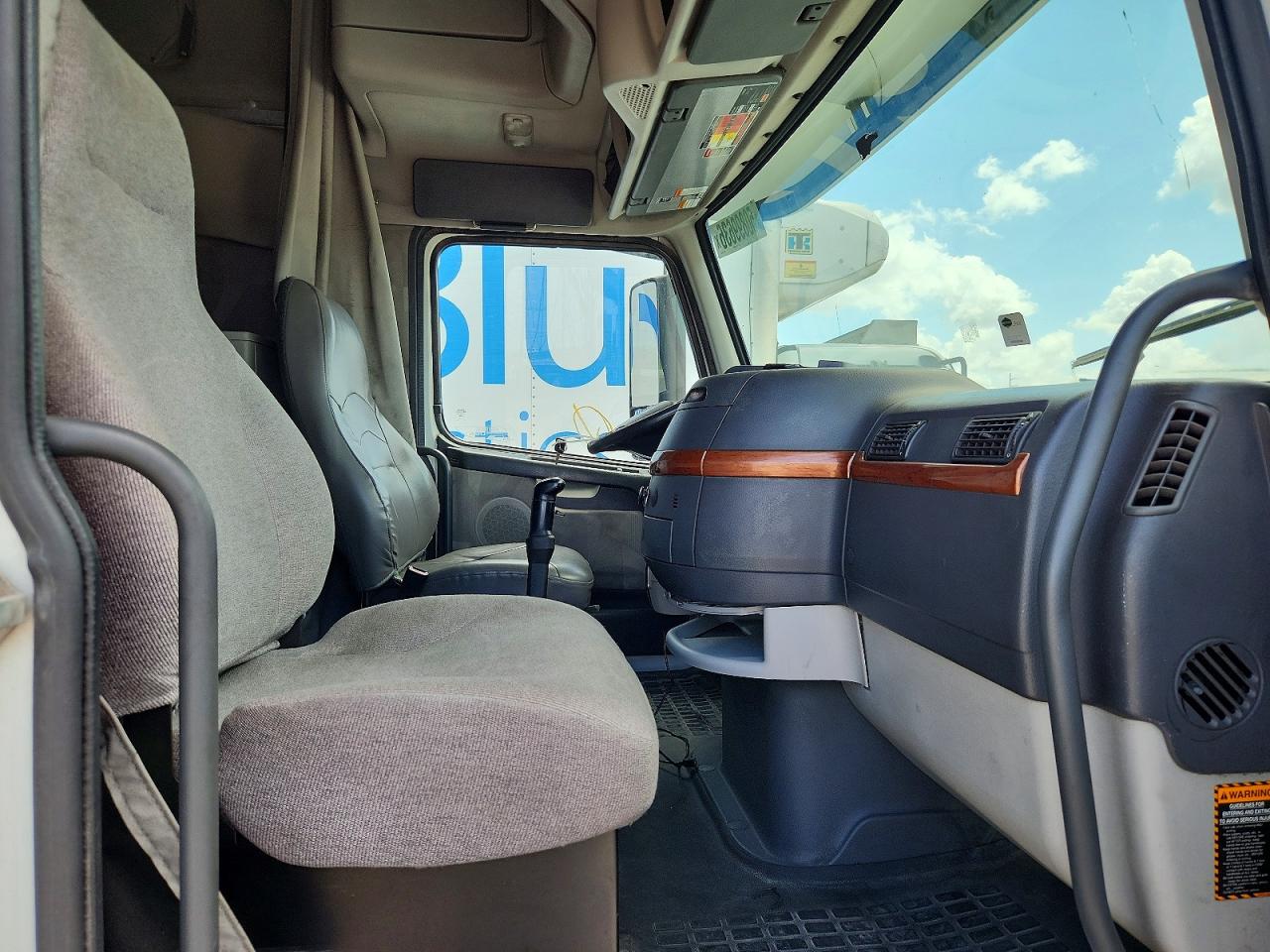 2012 VOLVO VN