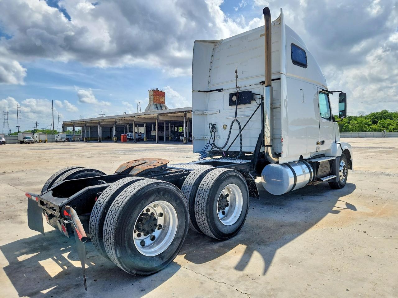 2012 VOLVO VN