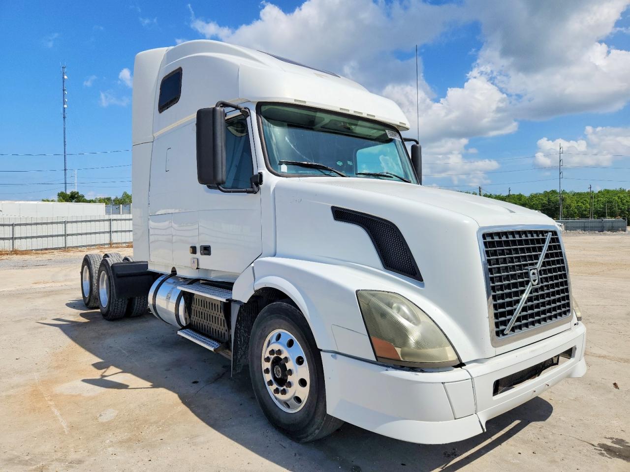 2012 VOLVO VN
