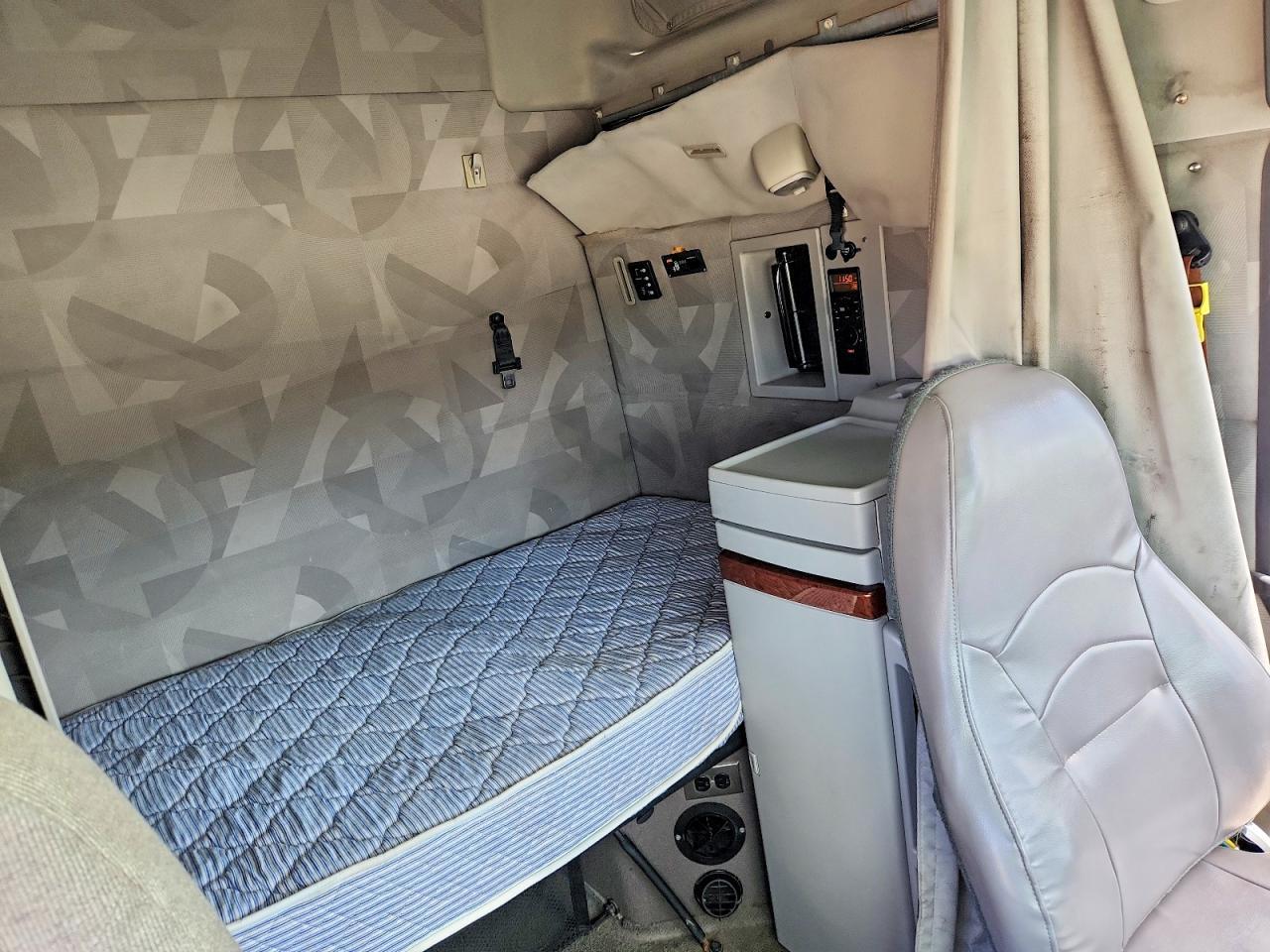 2012 VOLVO VN