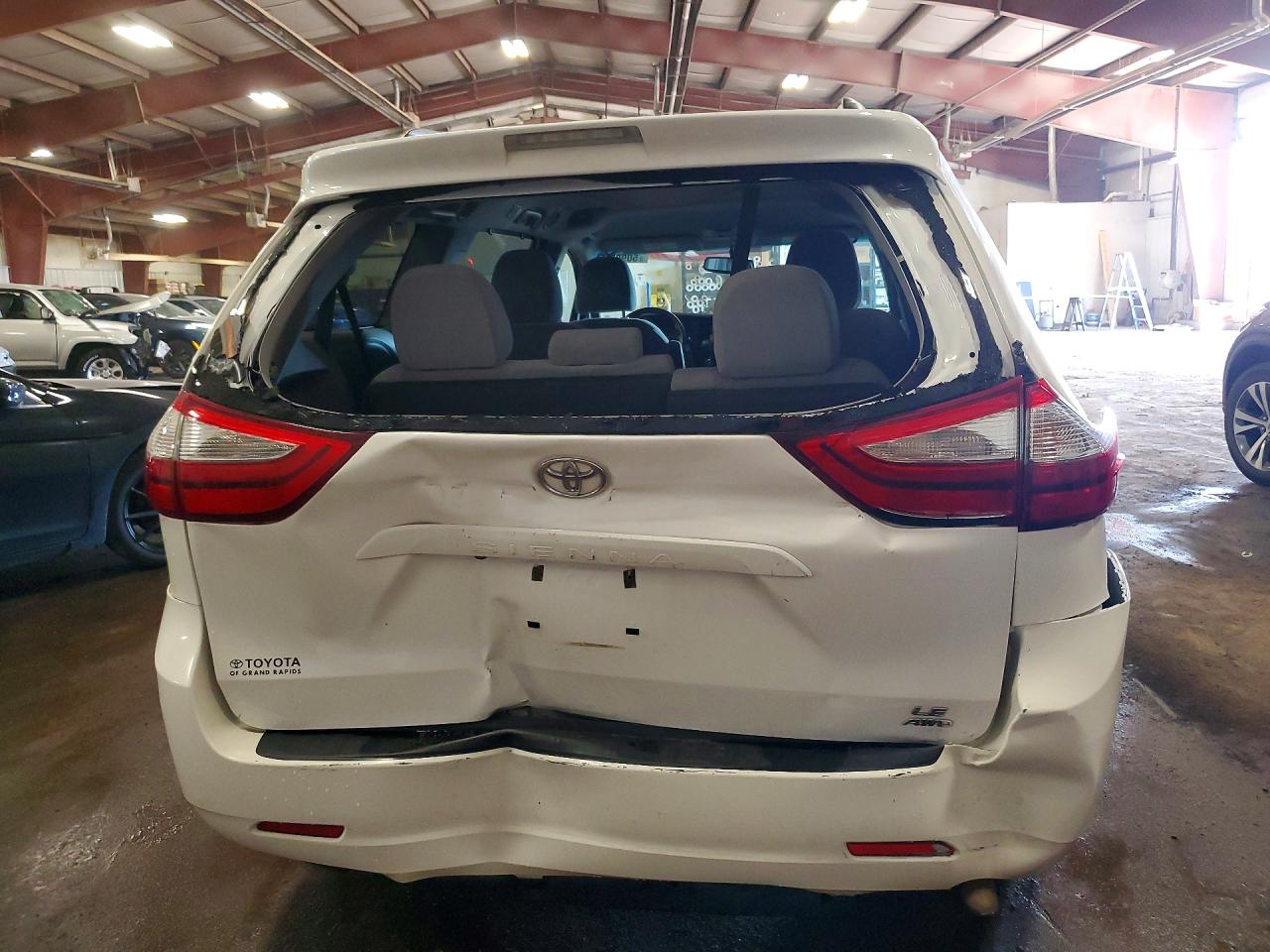 2015 TOYOTA SIENNA