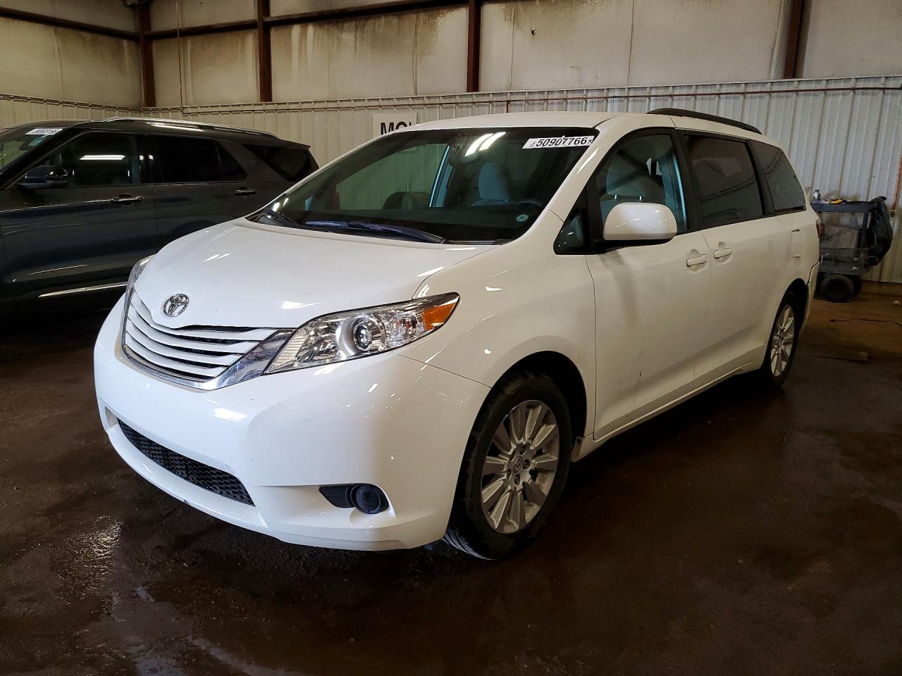 2015 TOYOTA SIENNA