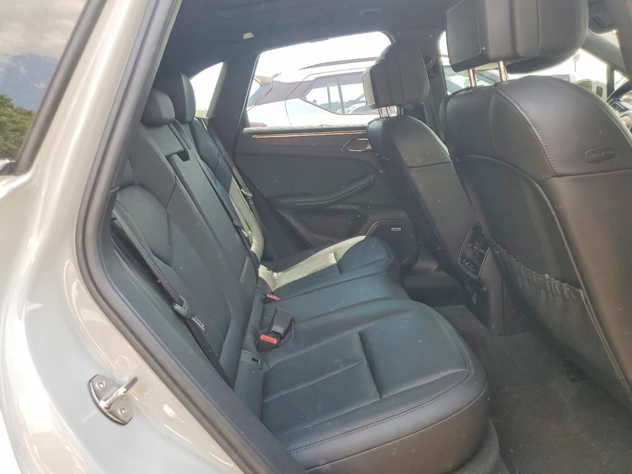2021 PORSCHE MACAN