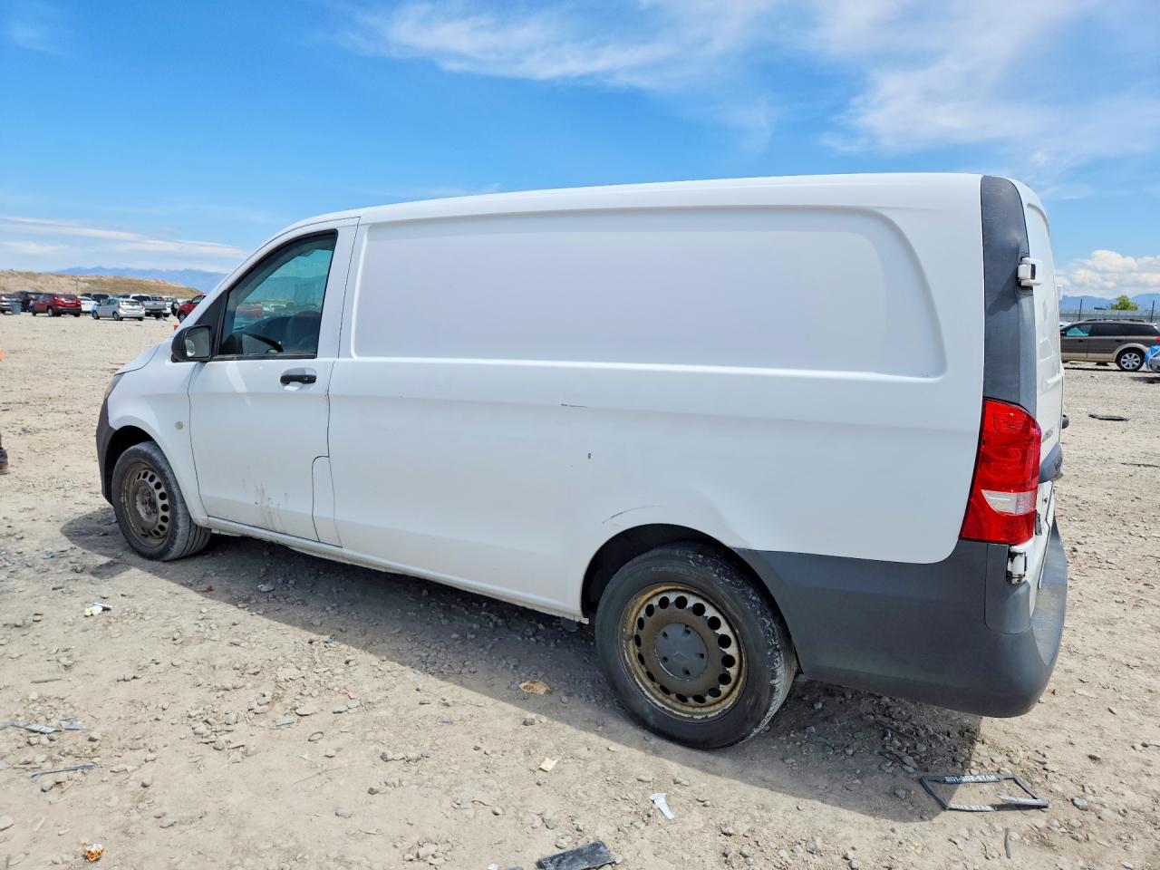 2016 MERCEDES BENZ METRIS