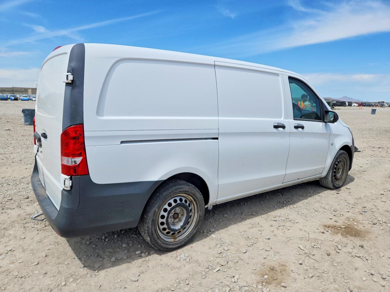 2016 MERCEDES BENZ METRIS