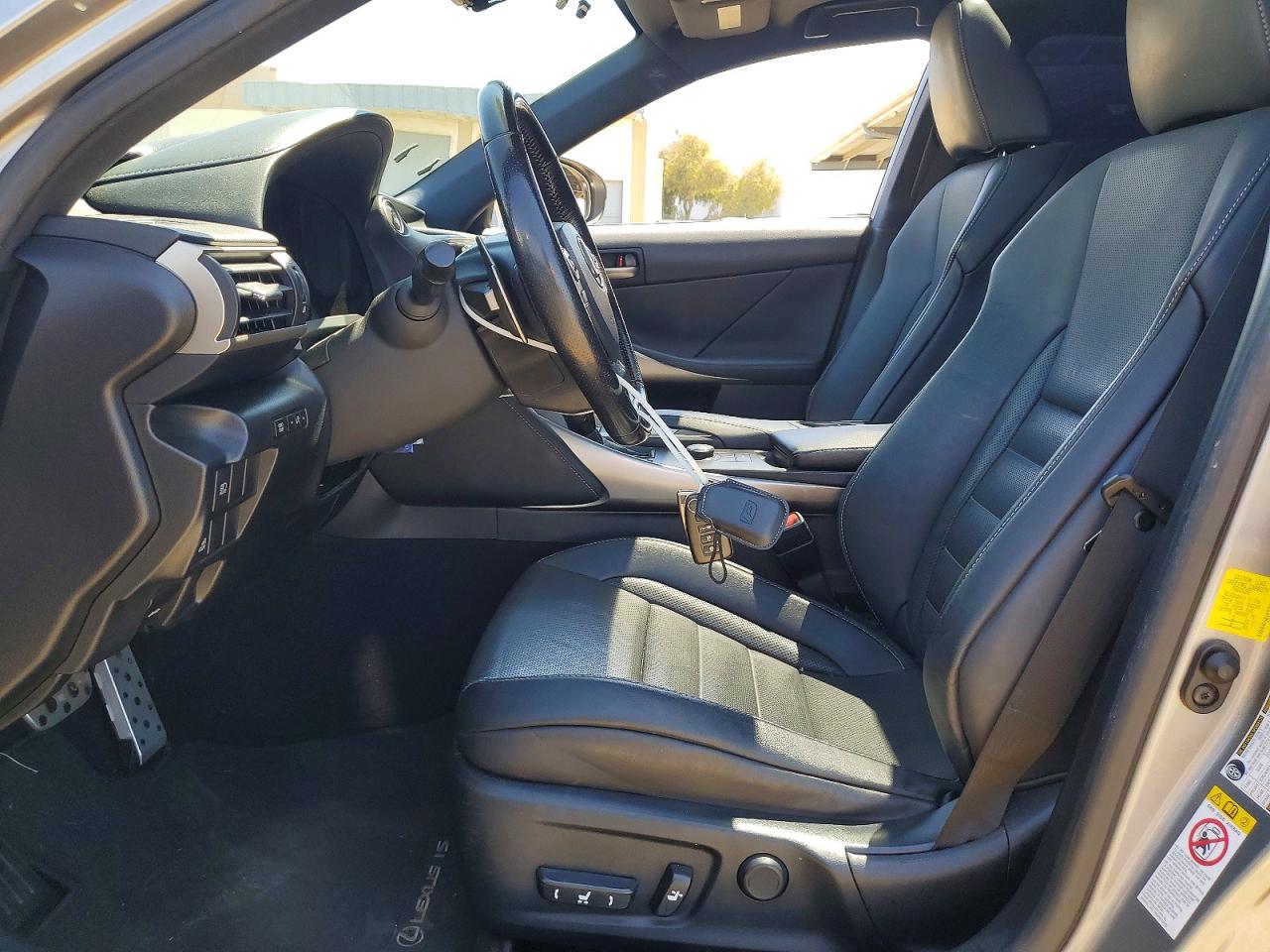 2017 LEXUS IS