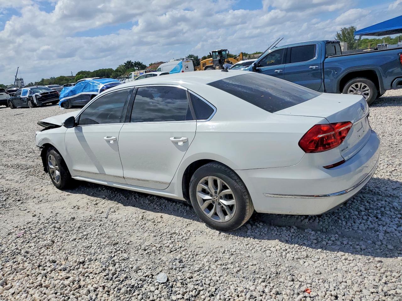 2016 VOLKSWAGEN PASSAT