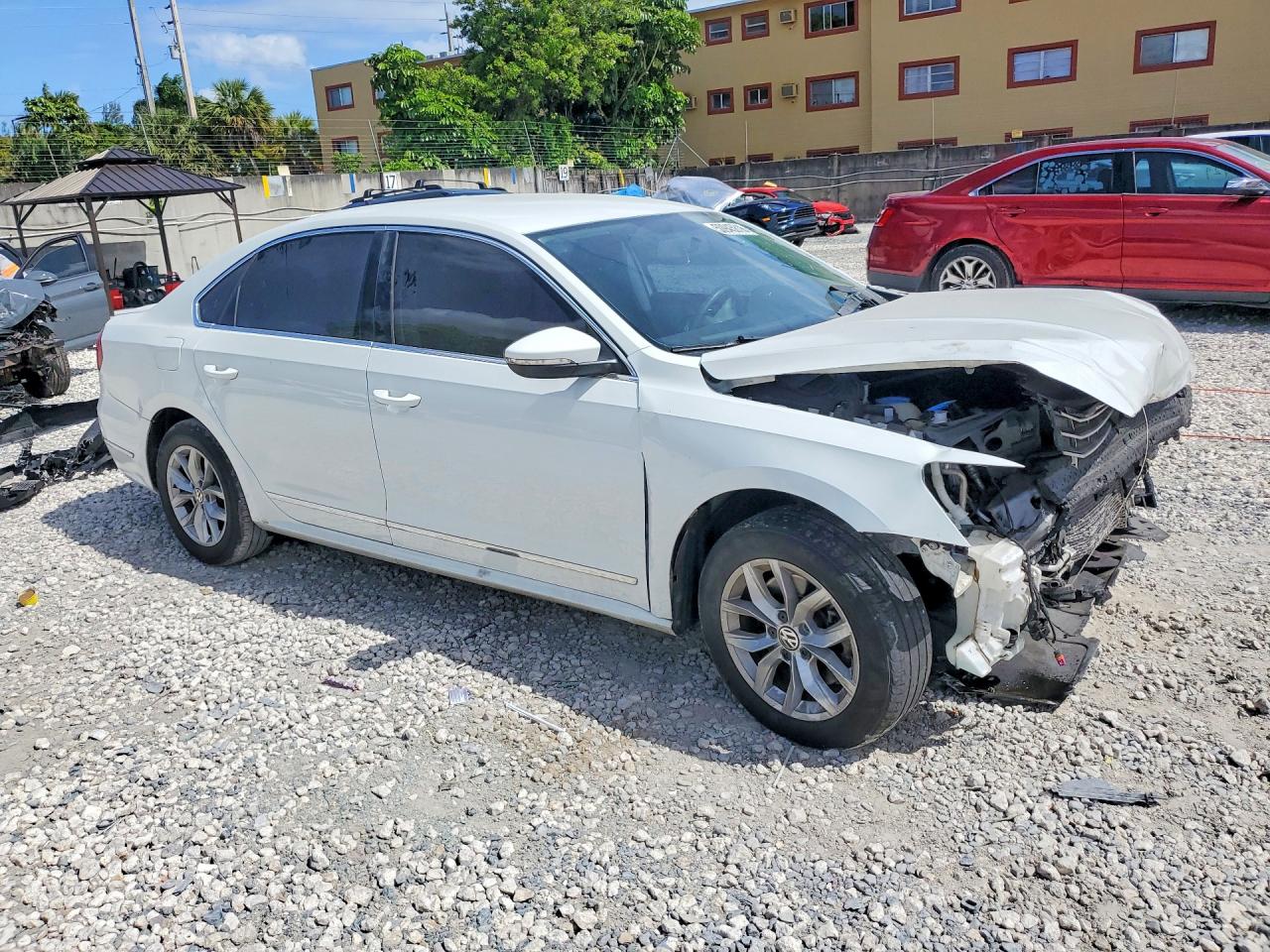 2016 VOLKSWAGEN PASSAT
