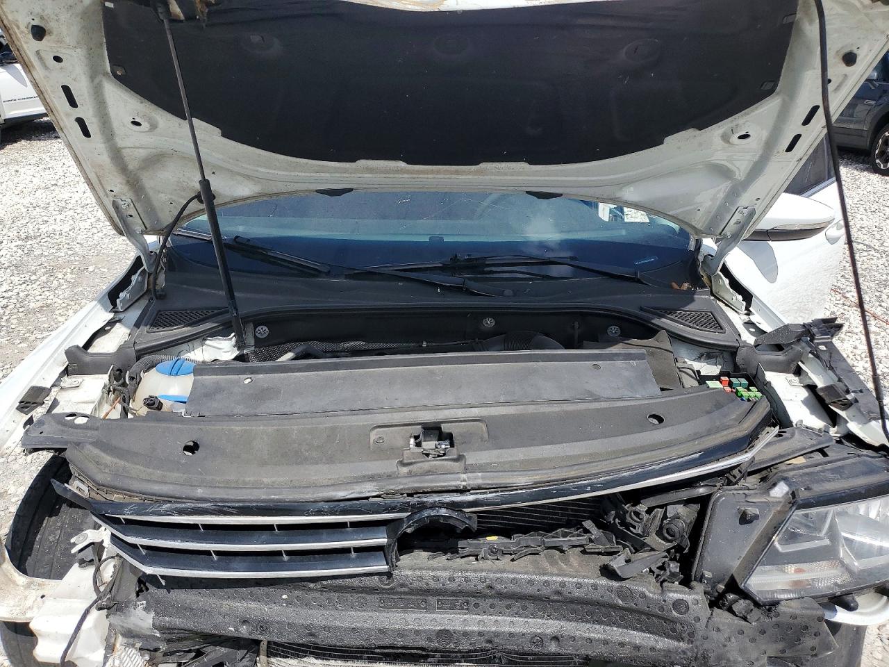 2016 VOLKSWAGEN PASSAT