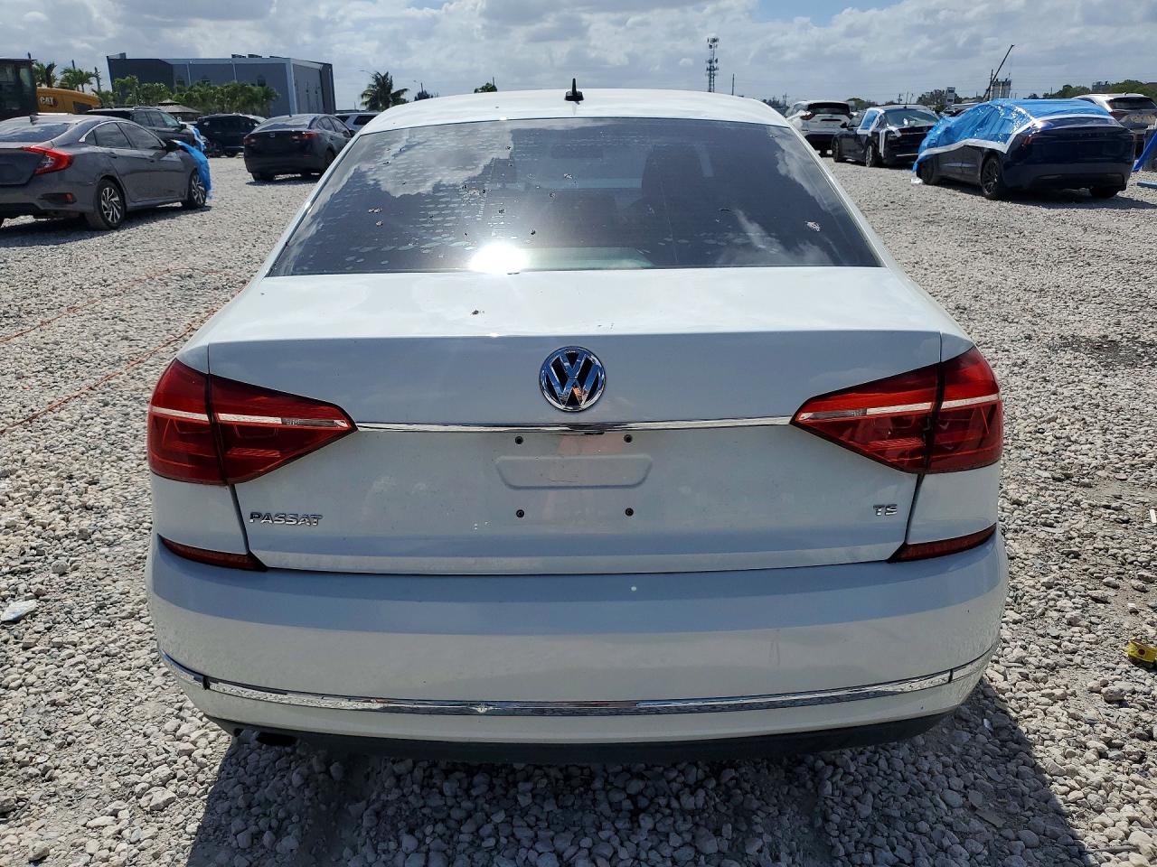 2016 VOLKSWAGEN PASSAT