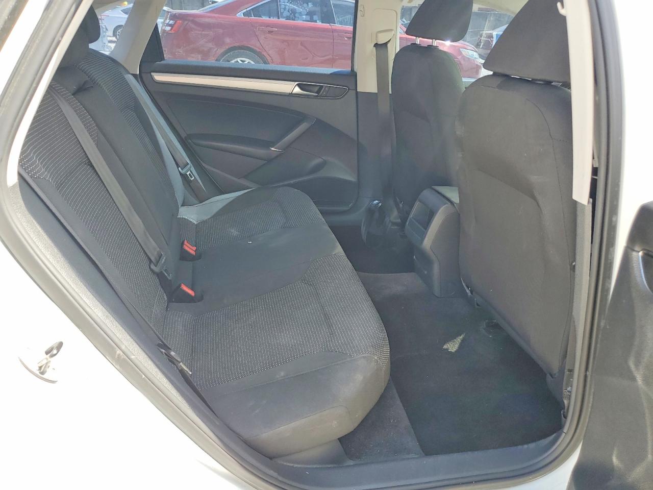 2016 VOLKSWAGEN PASSAT