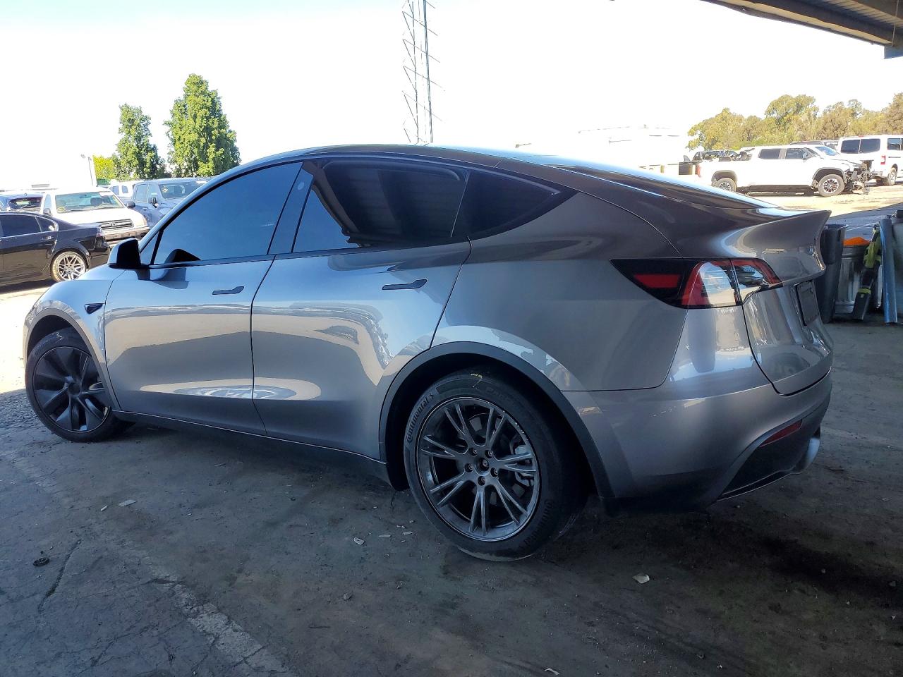2025 TESLA MODEL Y