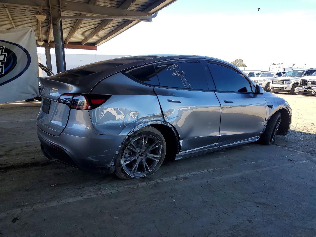 2025 TESLA MODEL Y