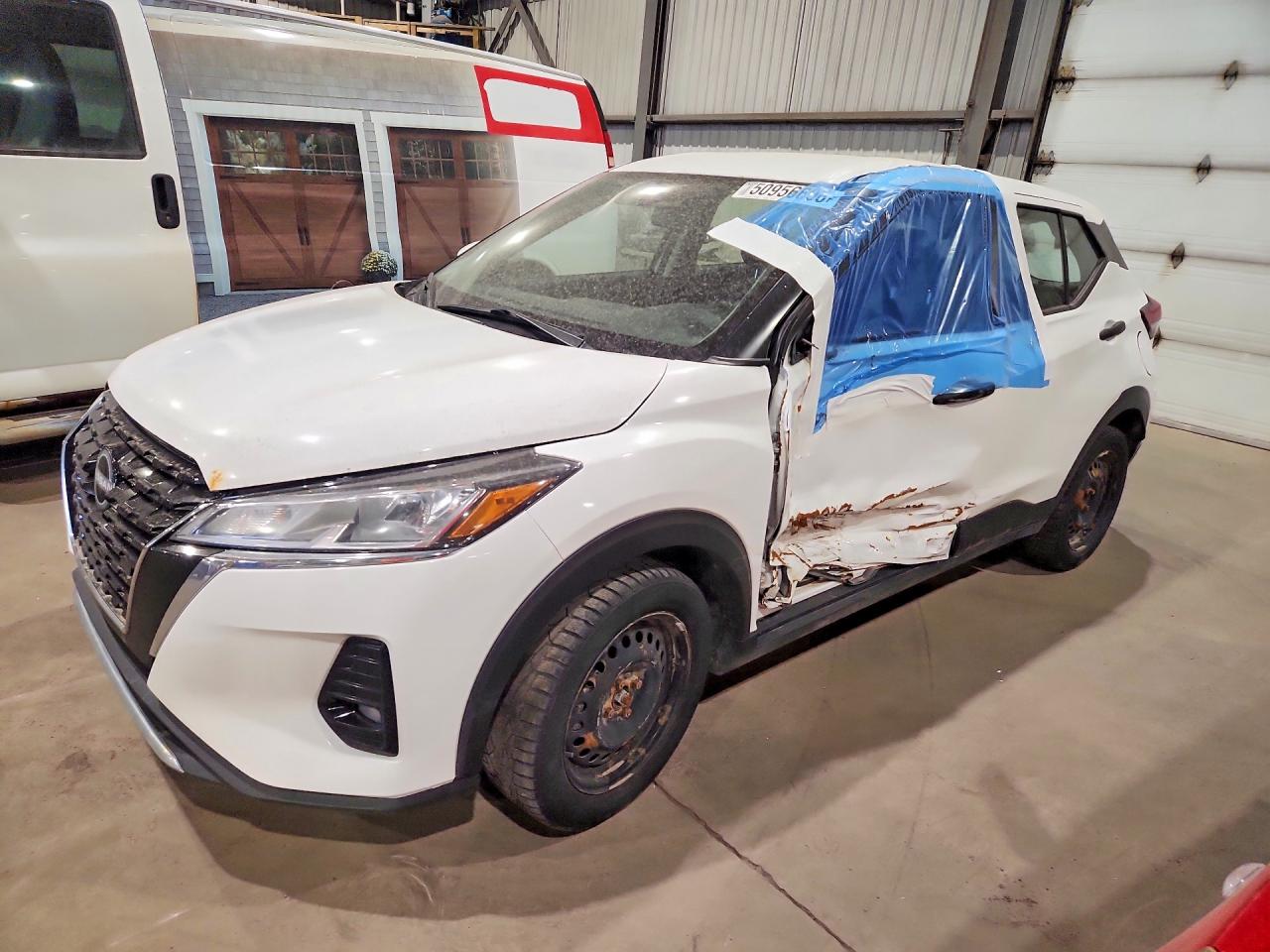 2023 NISSAN KICKS