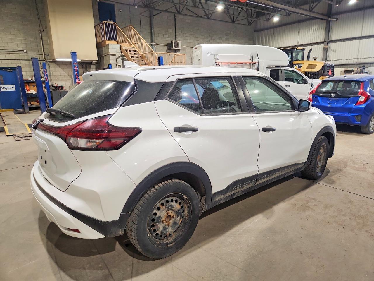 2023 NISSAN KICKS