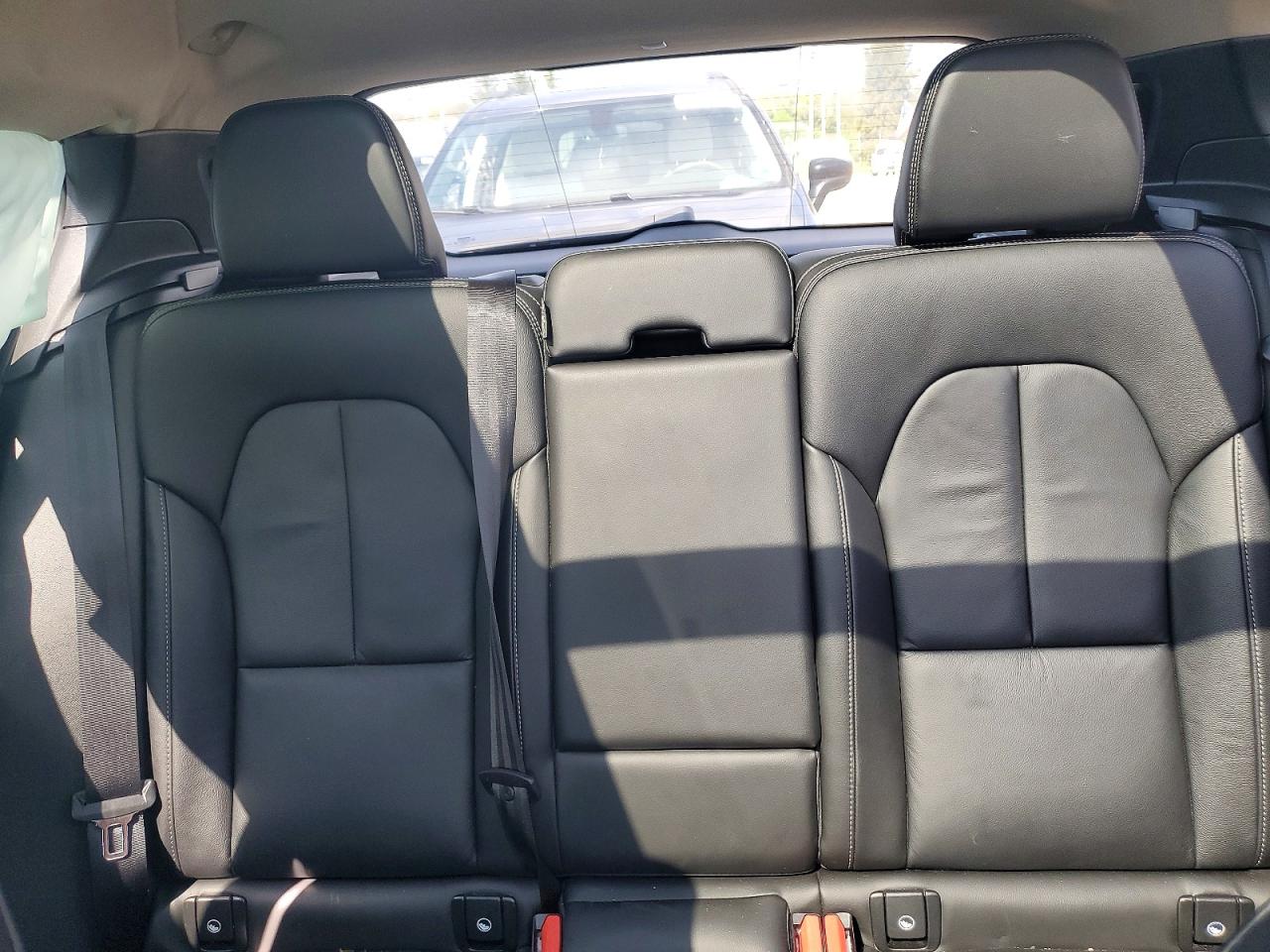 2022 VOLVO XC40