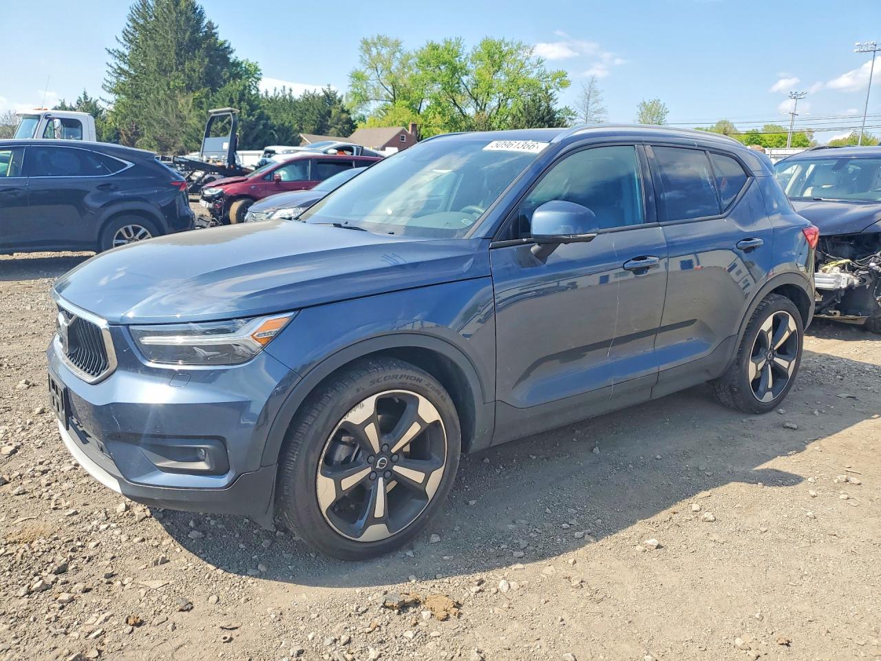 2022 VOLVO XC40