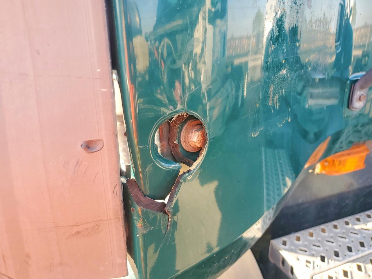 2017 MACK CXU613