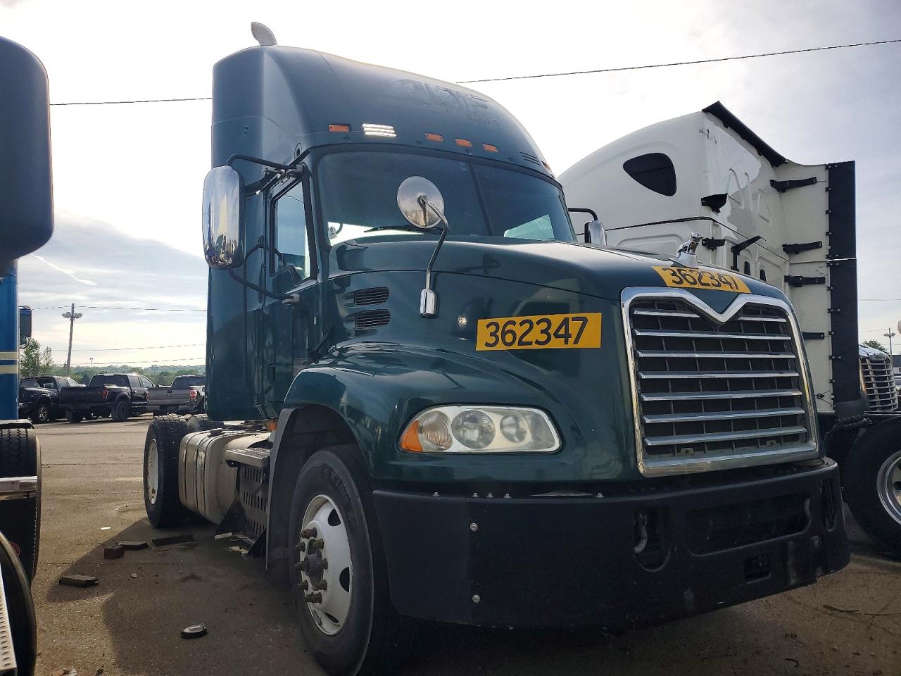 2017 MACK CXU613
