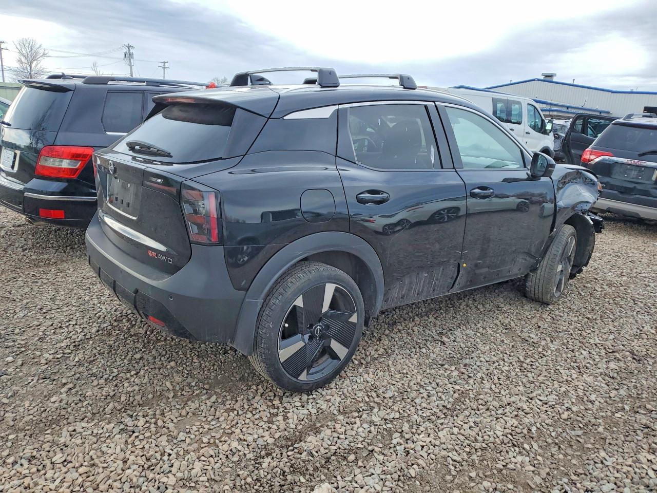 2025 NISSAN KICKS