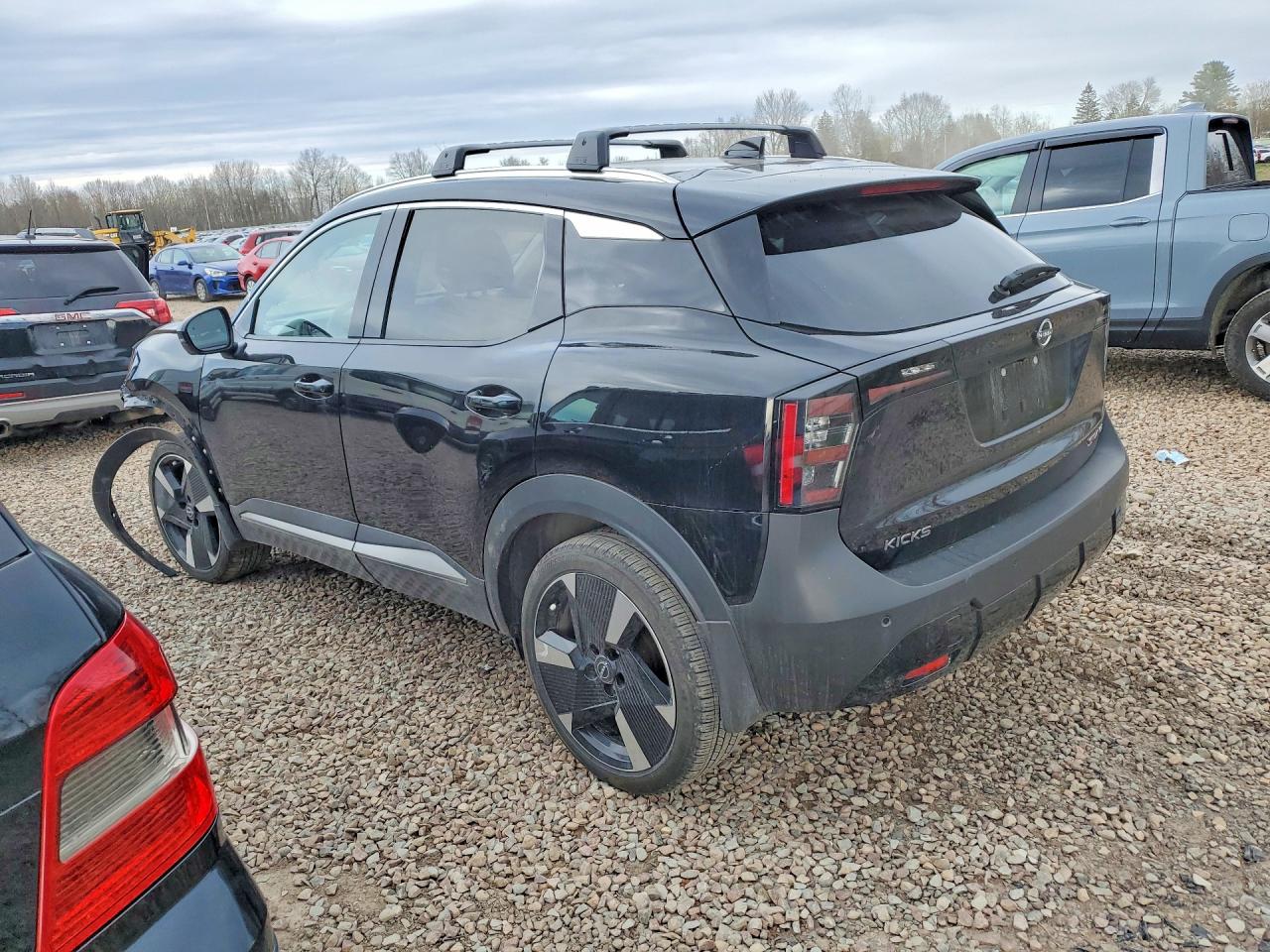 2025 NISSAN KICKS