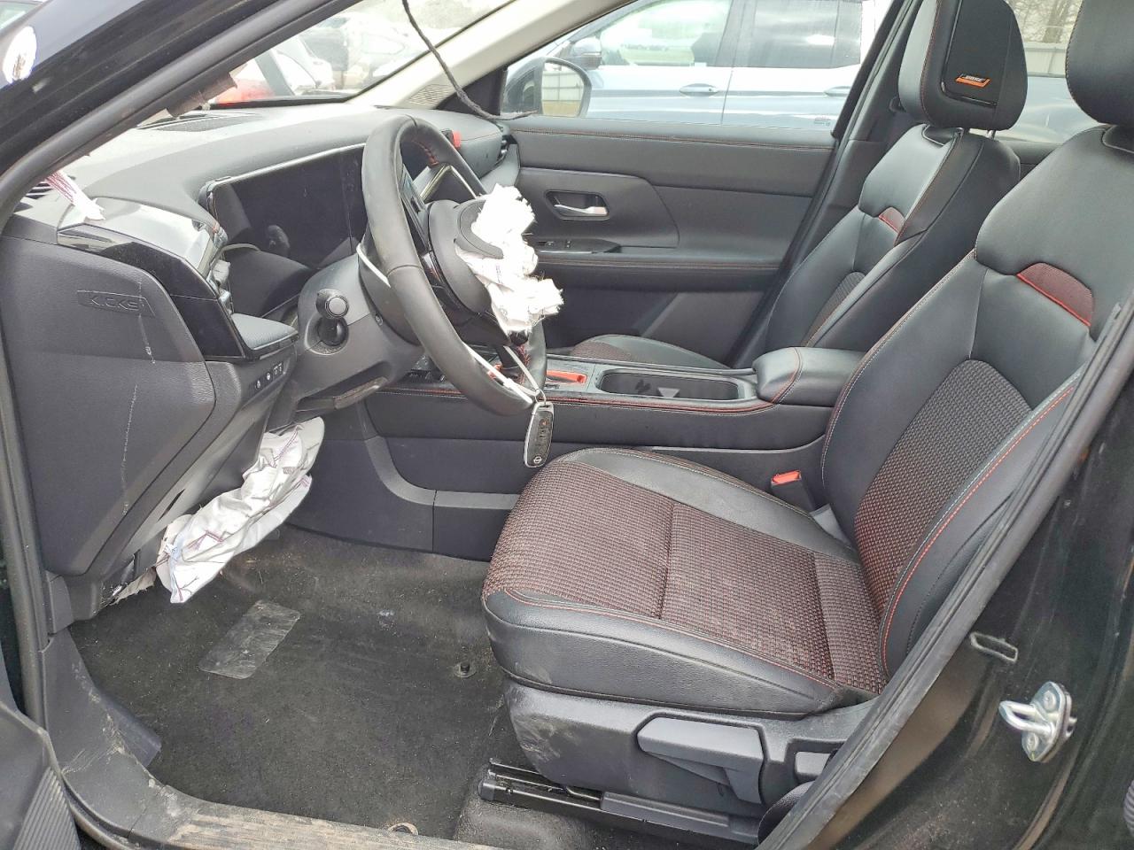 2025 NISSAN KICKS