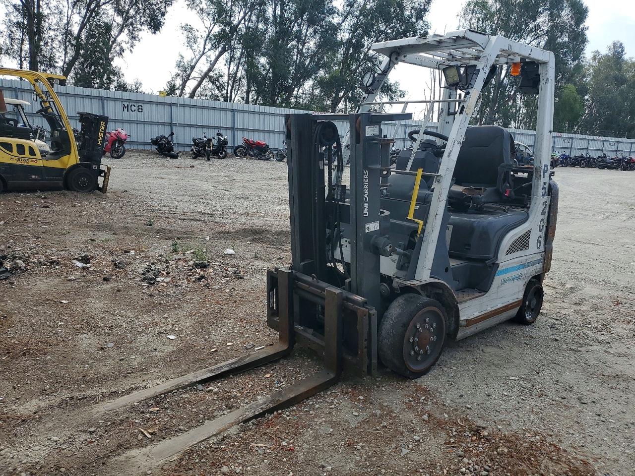 2017 UNICARIERS FORKLIFT