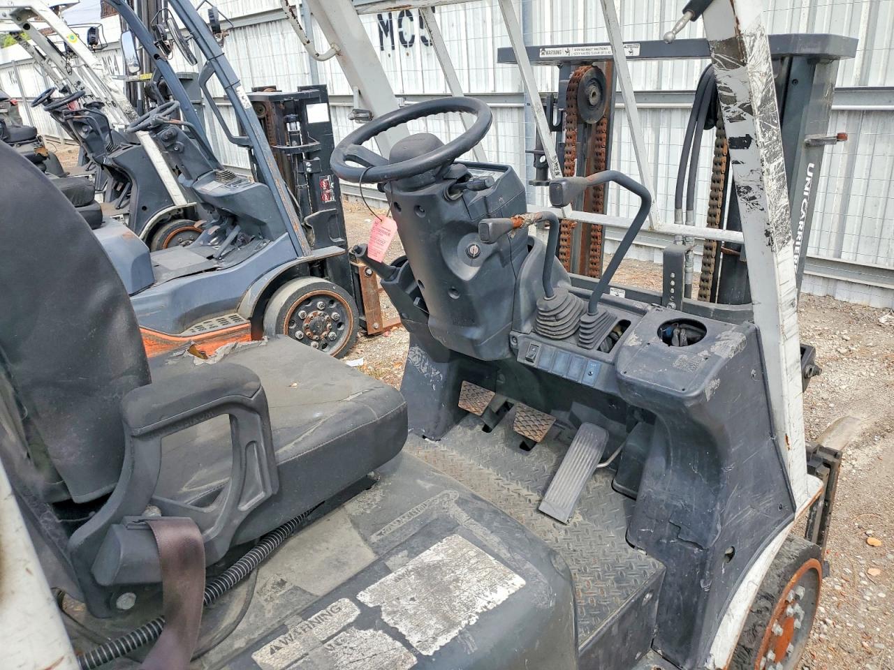 2017 UNICARIERS FORKLIFT