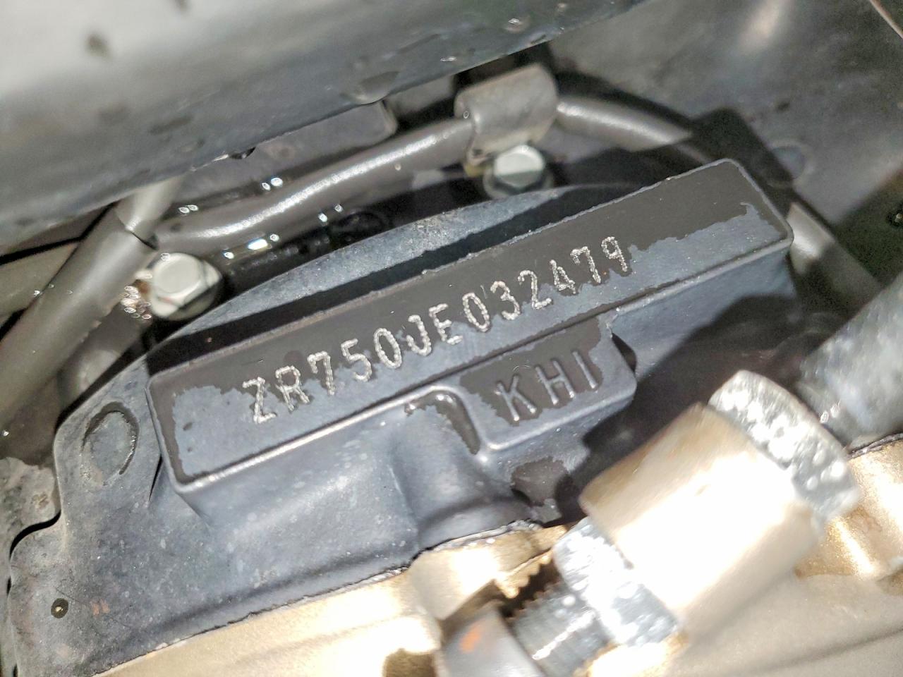 2005 KAWASAKI ZR750