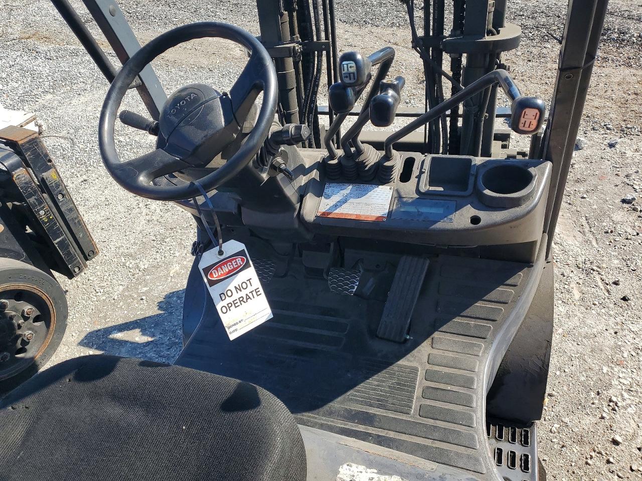 2014 TOYA FORKLIFT