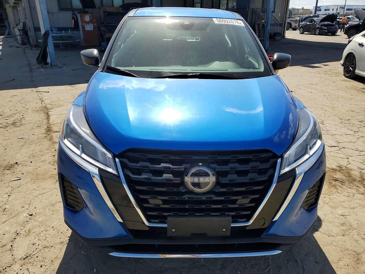 2023 NISSAN KICKS