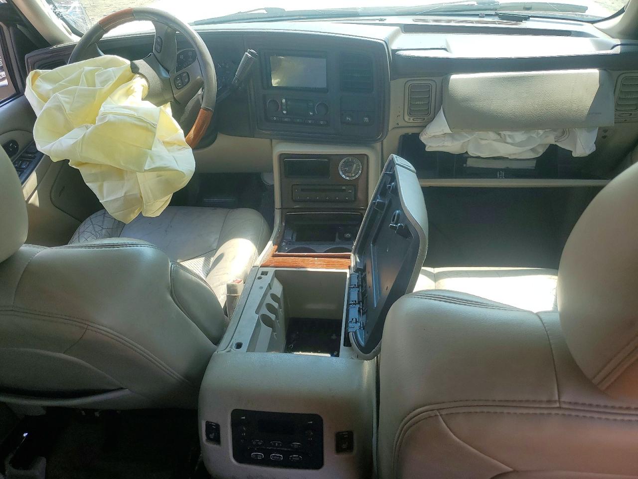 2004 CADILLAC ESCALADE L