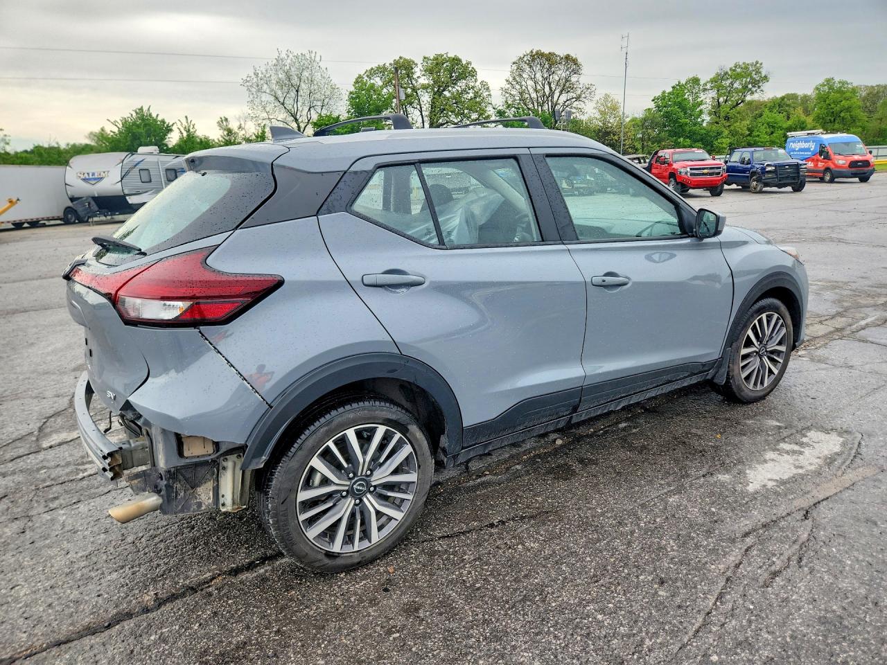 2024 NISSAN KICKS