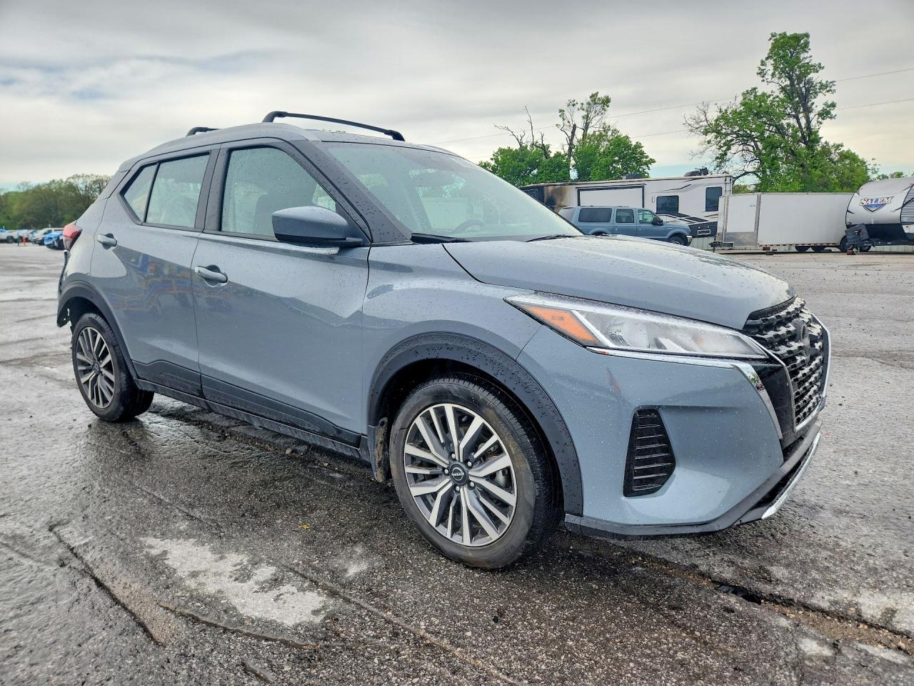 2024 NISSAN KICKS