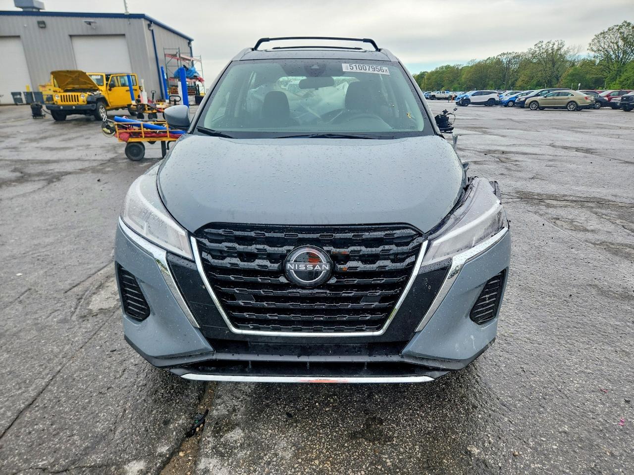 2024 NISSAN KICKS