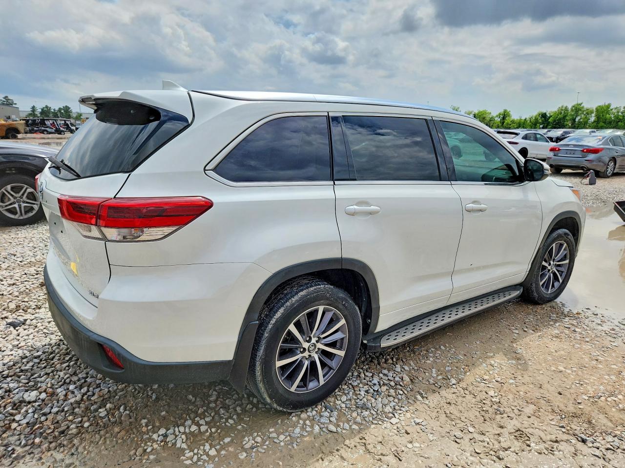 2017 TOYOTA HIGHLANDER