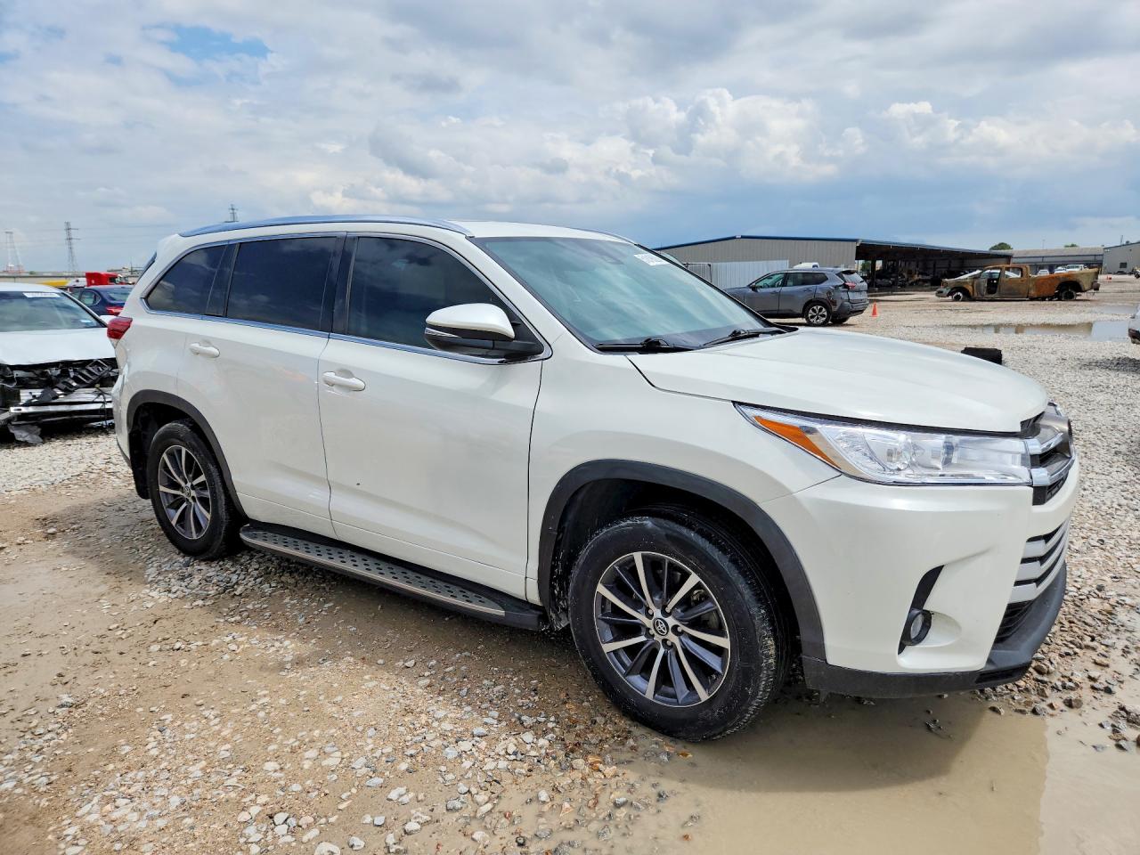 2017 TOYOTA HIGHLANDER