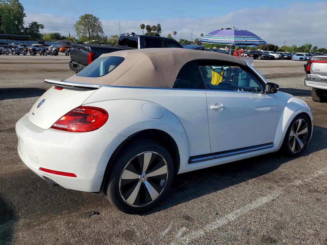 2013 VOLKSWAGEN BEETLE