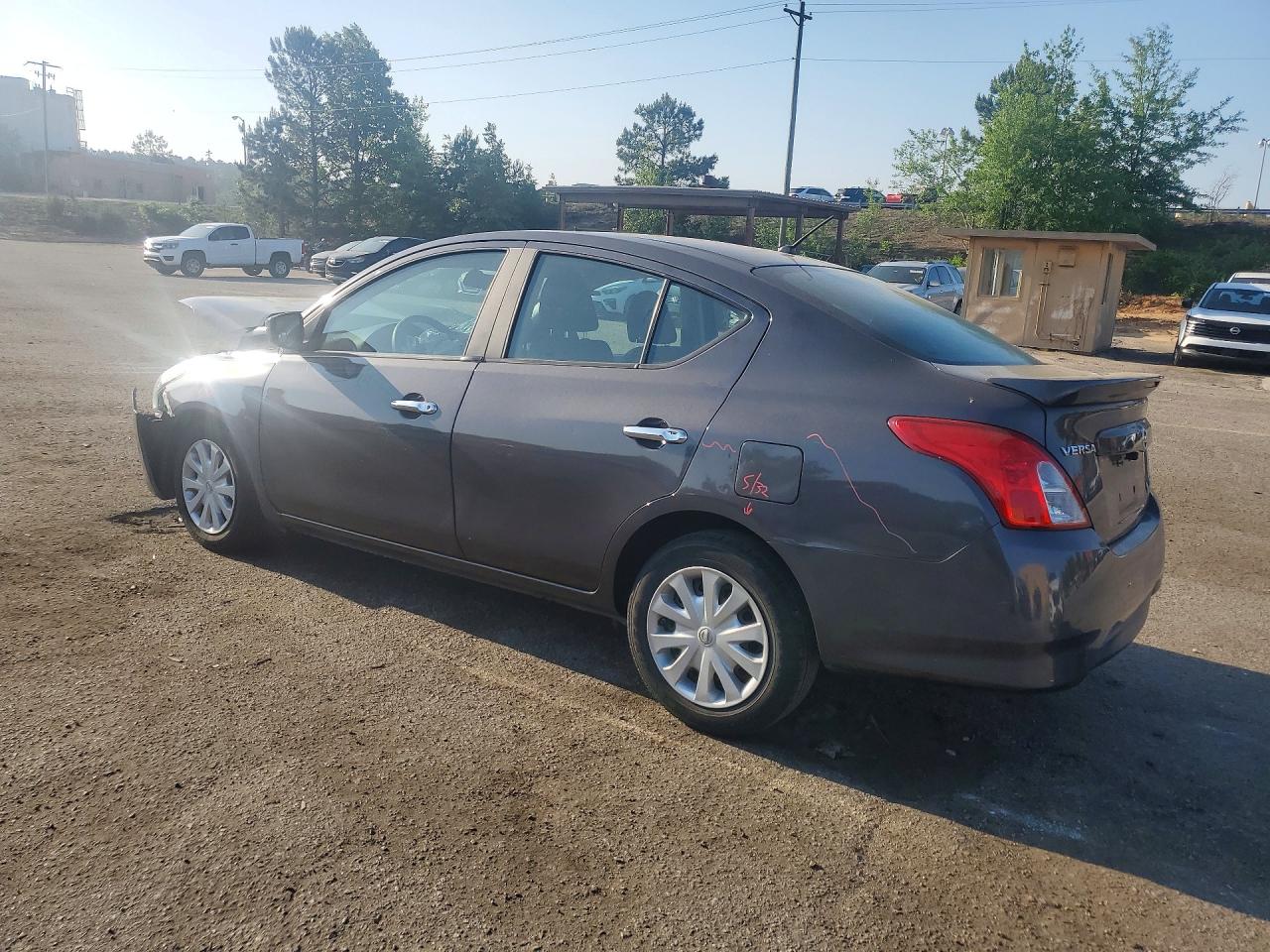 2016 NISSAN VERSA