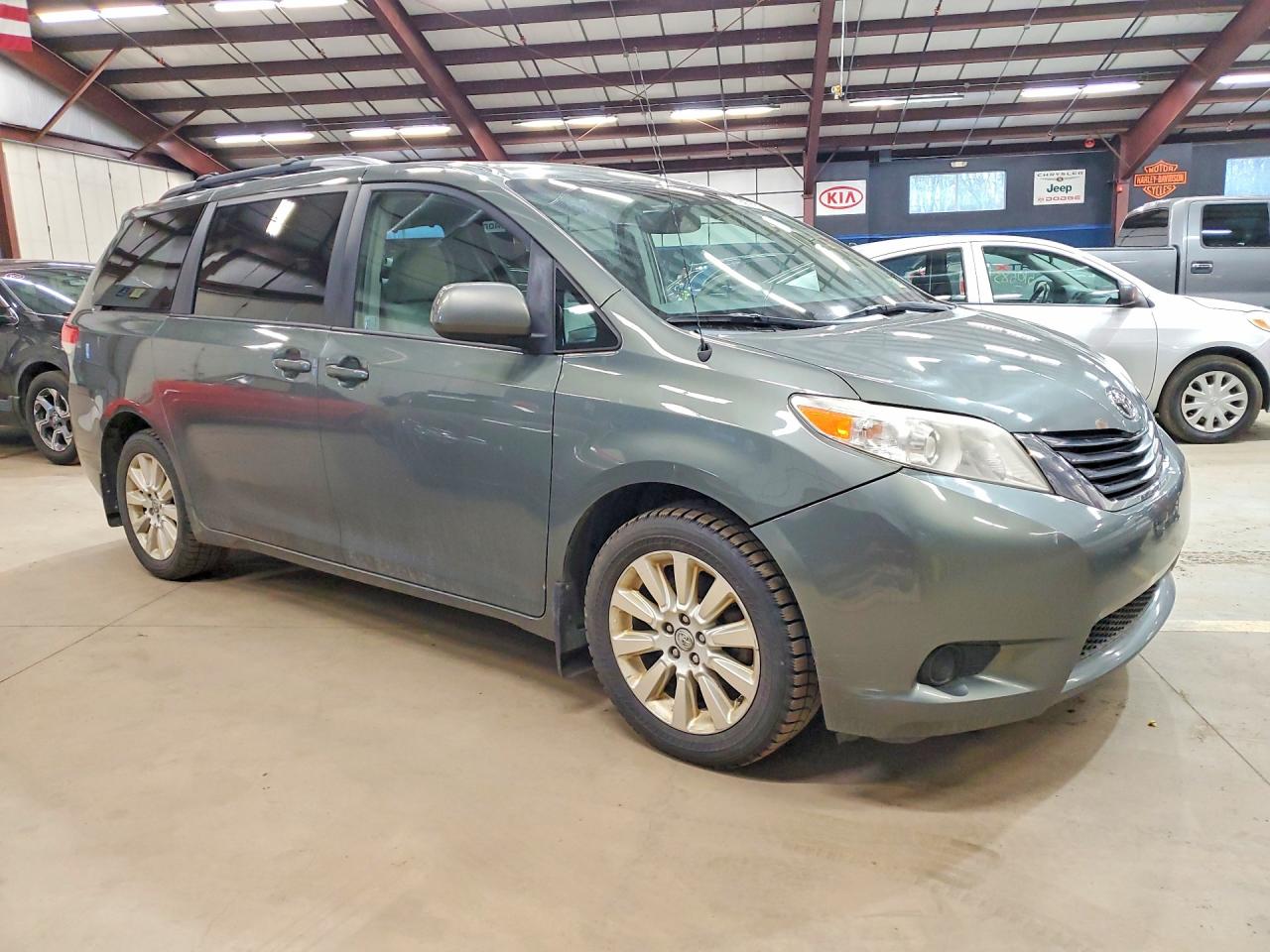 2014 TOYOTA SIENNA