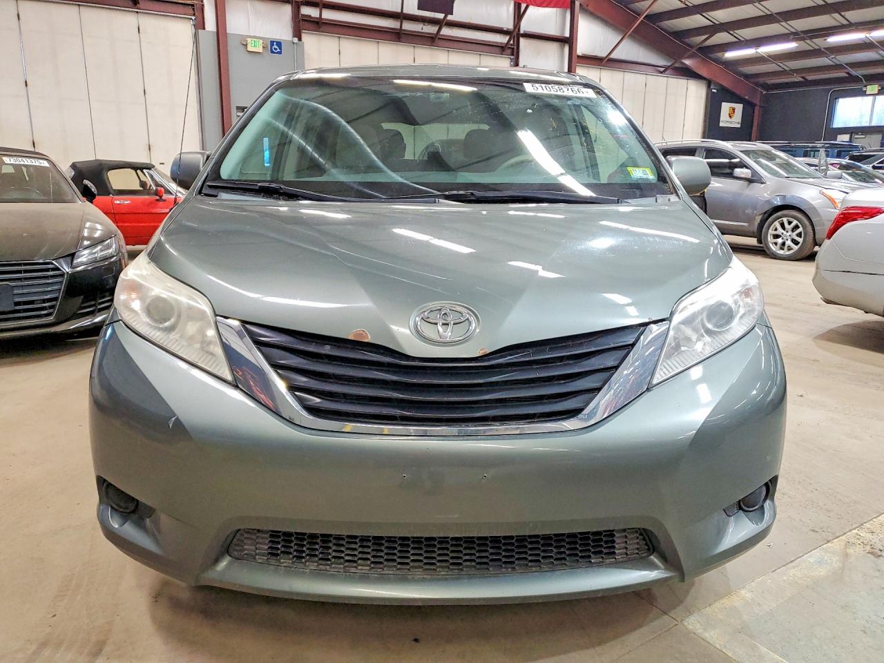 2014 TOYOTA SIENNA