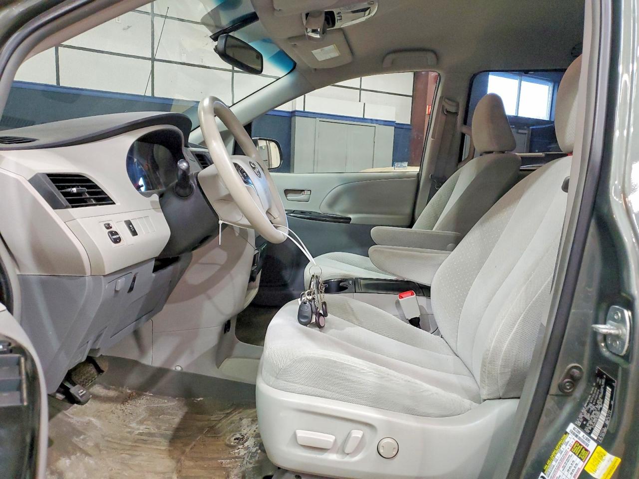 2014 TOYOTA SIENNA