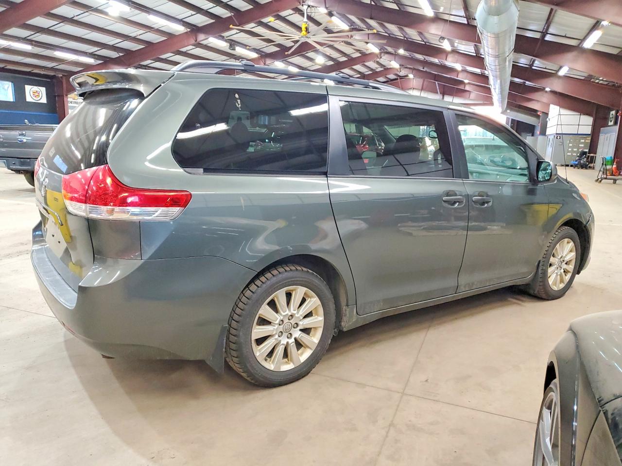 2014 TOYOTA SIENNA