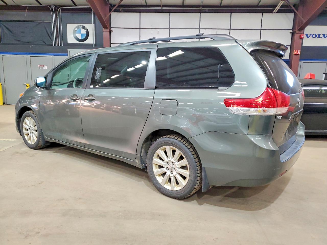 2014 TOYOTA SIENNA