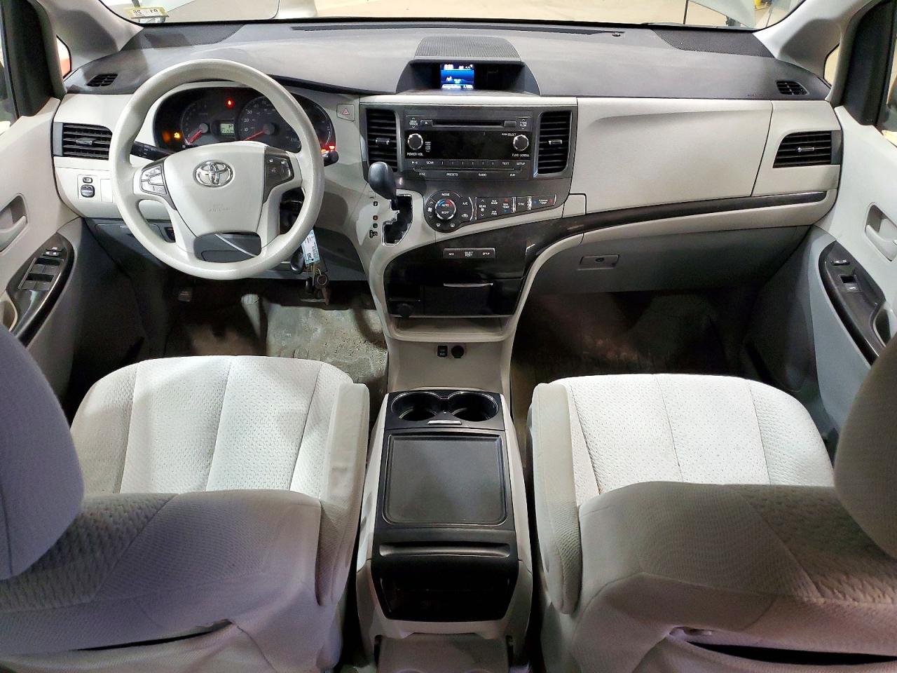 2014 TOYOTA SIENNA
