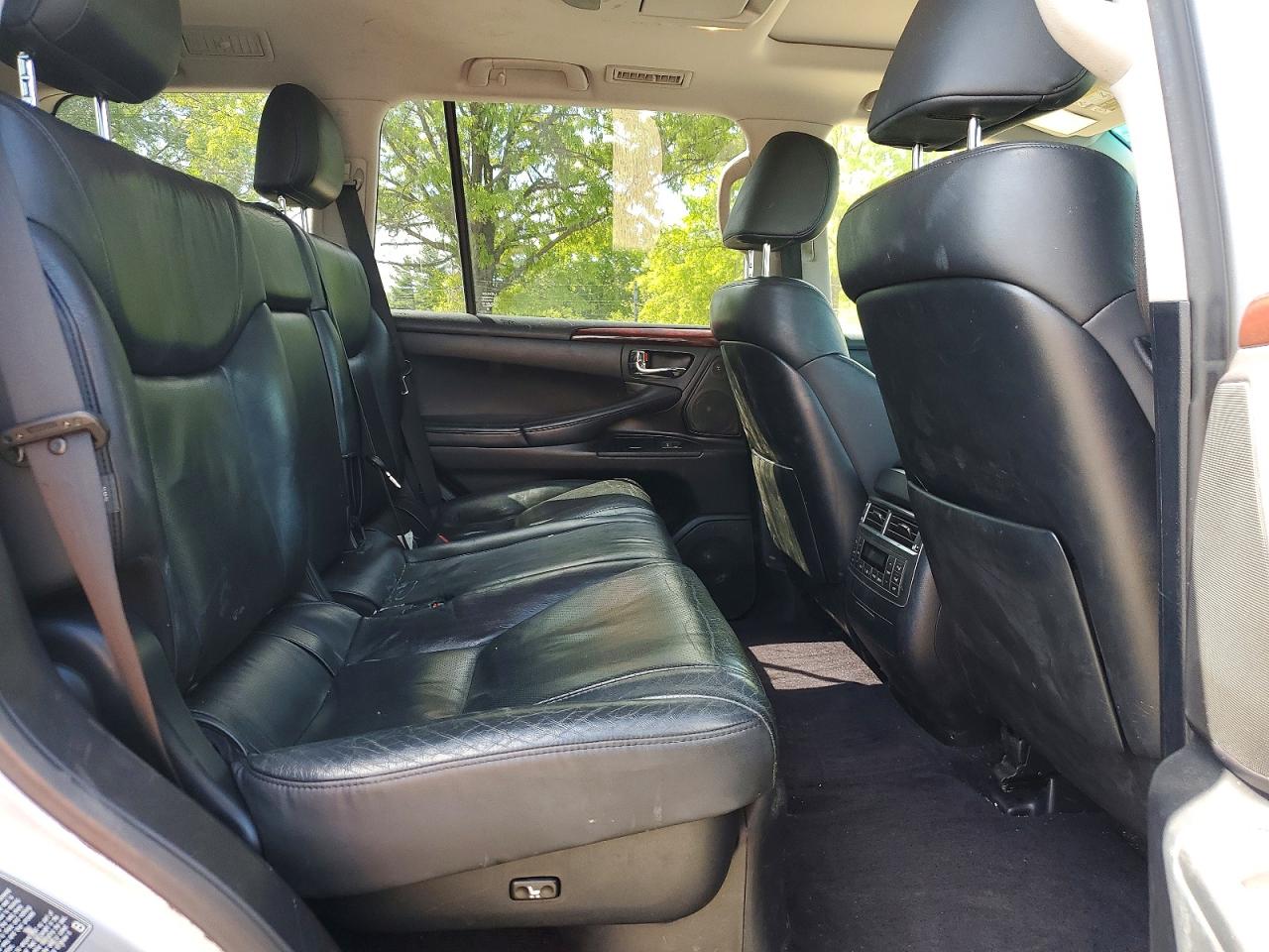 2011 LEXUS LX570