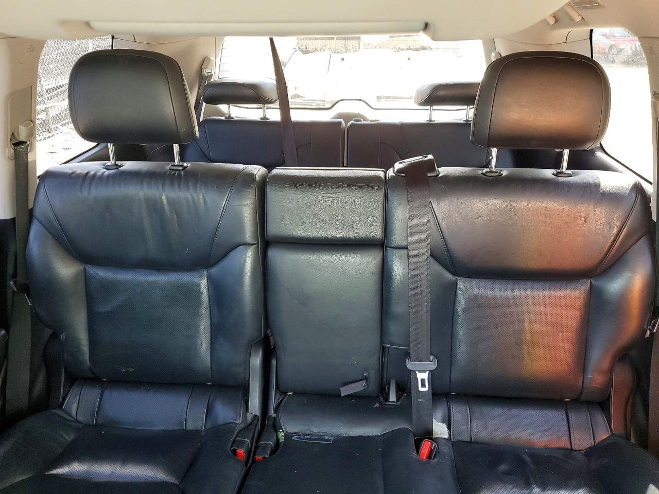 2011 LEXUS LX570