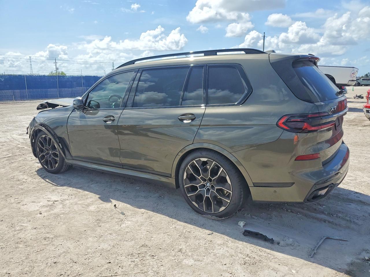 2025 BMW X7