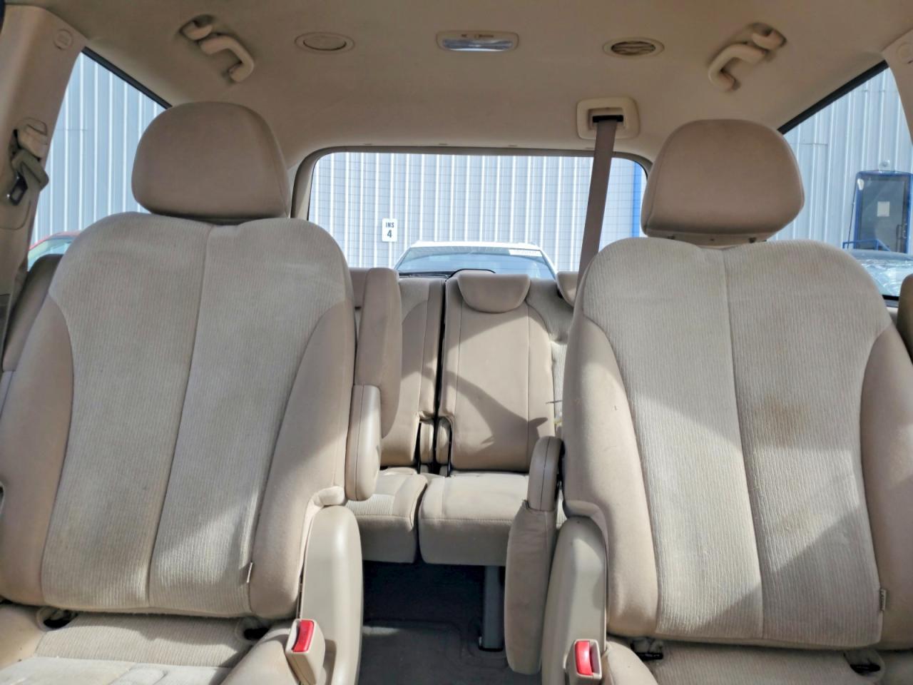 2011 KIA SEDONA