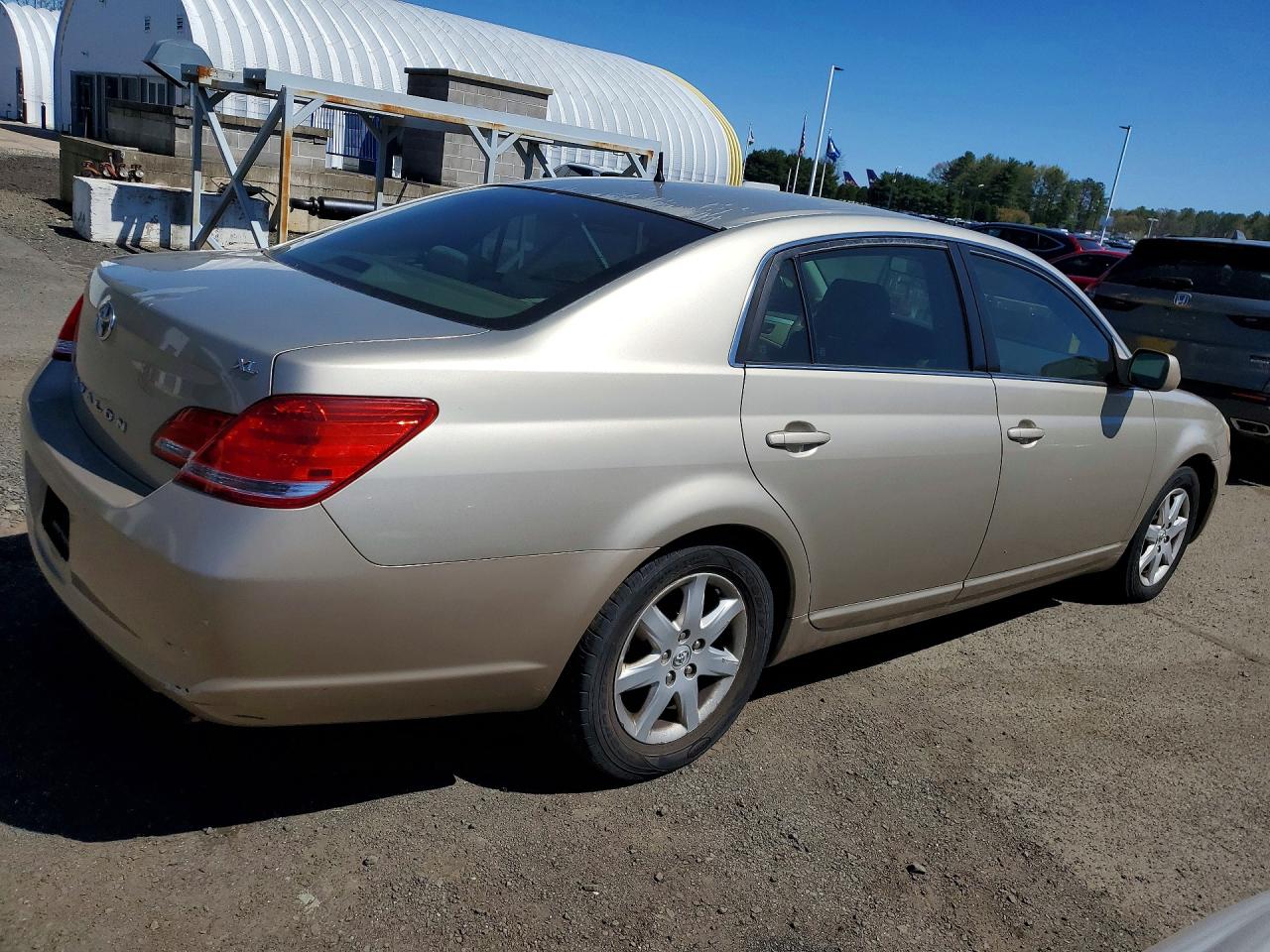 2006 TOYOTA AVALON